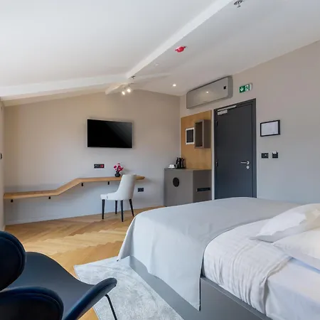 Hotell Squero 4*